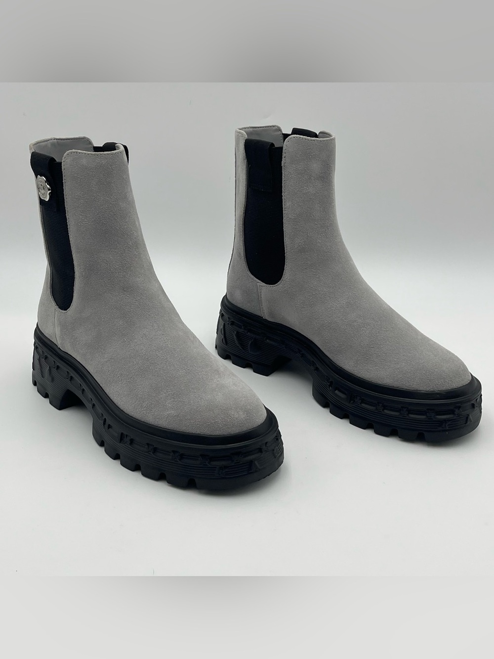 Karl Lagerfeld Paris SZ 8.5M Women Londyn Grey Suede Lug Sole Boot MSRP $179
